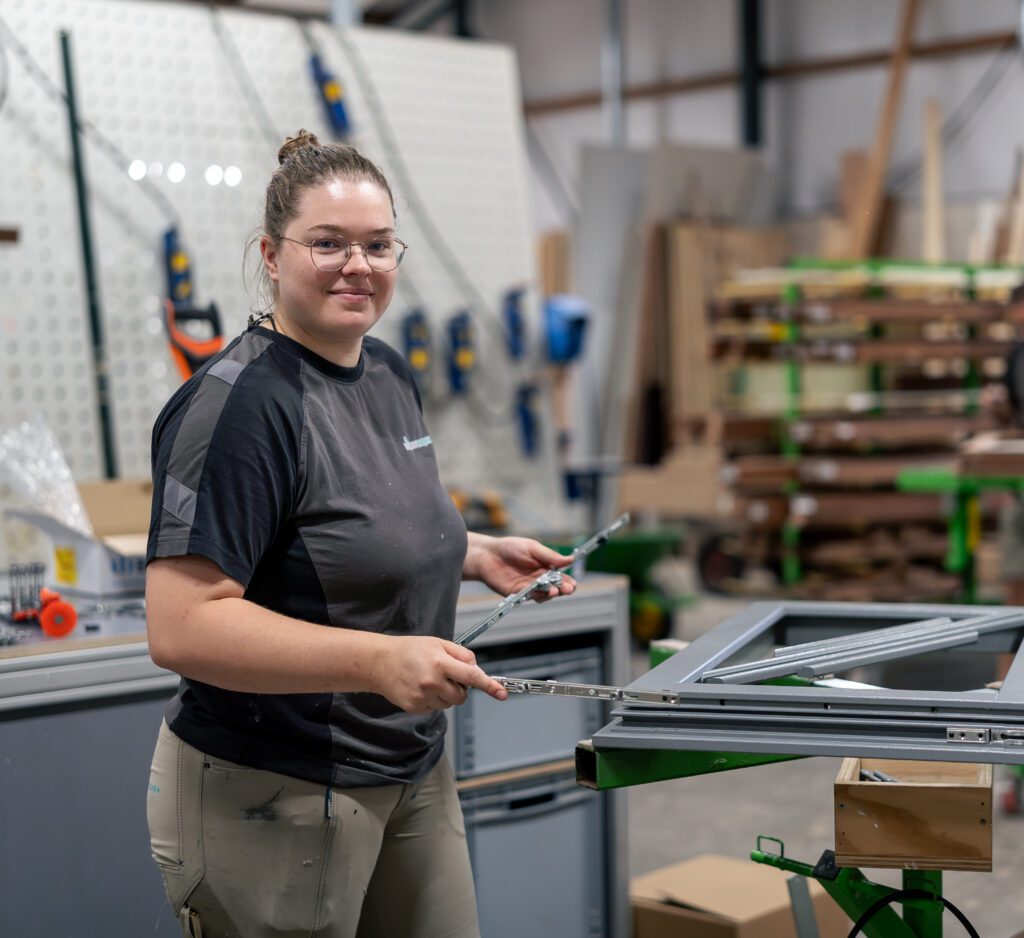 Dijkhof-Bouw-Afmontage-Medewerker008-scaled-aspect-ratio-1864-1707